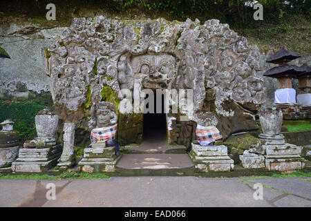 Il 1100-anno-vecchia grotta elefante nell'elefante tempio nella grotta di Goa Gajah, Sito Patrimonio Mondiale dell'UNESCO, Bali, Indonesia Foto Stock