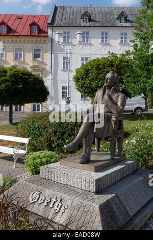 Goethe monumento sulla piazza Goethe, Mariánské Lázně, Regione di Karlovy Vary, Bohemia Repubblica Ceca Foto Stock