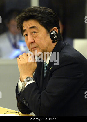 No Gen. Pyi Taw, Myanmar. Xii Nov, 2014. Giappone il Primo Ministro Shinzo Abe assiste il XVII ASEAN-Giappone Vertice di Nay Gen. Pyi Taw, Myanmar, nov. 12, 2014. Credito: Ma Ping/Xinhua/Alamy Live News Foto Stock