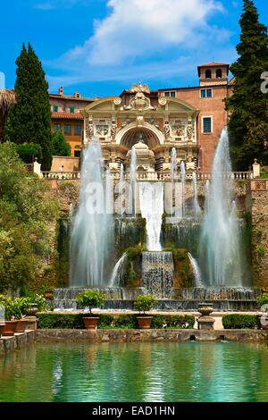 I getti di acqua della fontana, 1566, Villa d'Este, Sito Patrimonio Mondiale dell'UNESCO, Tivoli, Lazio, Italia Foto Stock