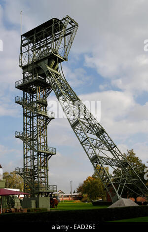 Torre dell'albero, abbandonata miniera di carbone, Zollern II/IV Colliery, Boevinghausen, Dortmund, Renania settentrionale-Vestfalia, Germania Foto Stock