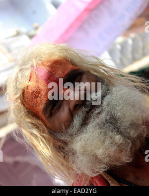 Indian, maschio, vecchio, abitante, baffi e barba in Pushkar, Rajasthan, India. Foto Stock