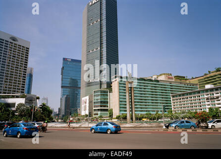 Fotografia di viaggio - Città street scene di Selamat Datang Monumento a Giacarta in Java in Indonesia nel sud-est asiatico in Estremo Oriente. Città del paesaggio urbano Foto Stock