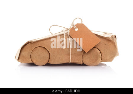 Auto avvolto in carta marrone Foto Stock