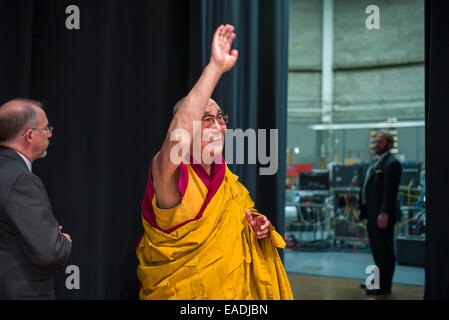 Sua Santità il 14 Dalai Lama insegna lezioni sul Buddismo presso il centro di Wang a Boston, MA. Foto Stock