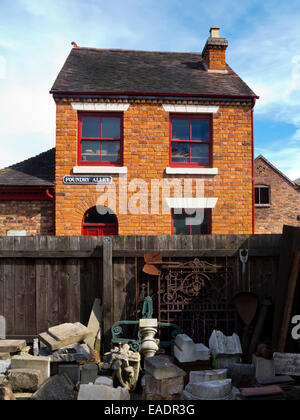 Casa di pietra e muratori cortile a Blists Hill cittadina vittoriana un museo a cielo aperto a Madeley vicino a Telford Shropshire in Inghilterra, Regno Unito Foto Stock