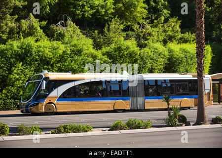 I mezzi di trasporto pubblico a Las Vegas, Nevada, Stati Uniti d'America, probabilmente la più insostenibile città nel mondo, utilizza grandi quantità di acqua Foto Stock