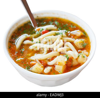 Zuppa lagmon nella ciotola bianco isolato su sfondo bianco Foto Stock