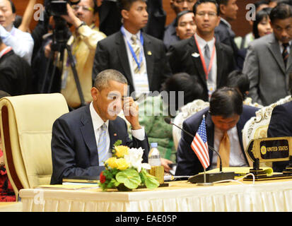 No Gen. Pyi Taw. Xiii Nov, 2014. Stati Uniti Il presidente Barack Obama (L) assiste il 9 East Asia Summit di Nay Gen. Pyi Taw, Myanmar. 9 East Asia Summit si è tenuto qui il giovedì. Credito: Ma Ping/Xinhua/Alamy Live News Foto Stock