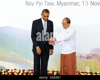 No Gen. Pyi Taw. Xiii Nov, 2014. Myanmar del presidente di U Thein Sein (R) accoglie favorevolmente U.S. Il presidente Barack Obama avanti di 9 East Asia Summit di Nay Gen. Pyi Taw, Myanmar. 9 East Asia Summit si è tenuto qui il giovedì. Credito: Ma Ping/Xinhua/Alamy Live News Foto Stock