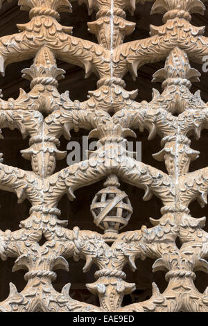 Tracery manuelina nel chiostro, il Monastero di Santa Maria da Vitória, chiesa nel Monastero di Batalha, Mosteiro da Batalha, Foto Stock