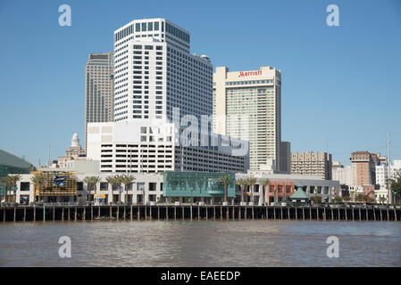 New Orleans waterfront proprietà Westin Sheraton Hotel Marriott.New Orleans sul fiume Mississippi Louisiana USA Foto Stock