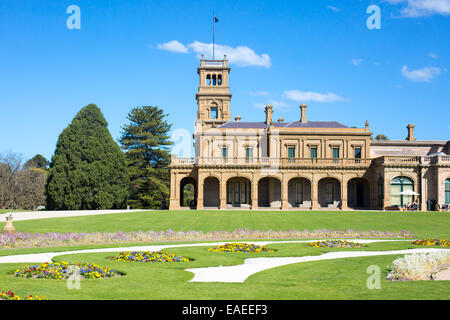 I motivi di Werribee Mansion in una limpida giornata di primavera in Werribee, Victoria, Australia Foto Stock