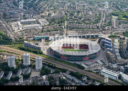 Una veduta aerea del stadio Emirates dell'Arsenal FC. La loro ex casa, Highbury è visibile in background Foto Stock
