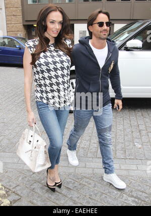 Tamara Ecclestone e il marito Jay Rutland Godetevi il pranzo insieme a La Petite Maison nel Mayfair offre: Tamara Ecclestone,Jay Rutland dove: Londra, Regno Unito quando: 11 Maggio 2014 Foto Stock