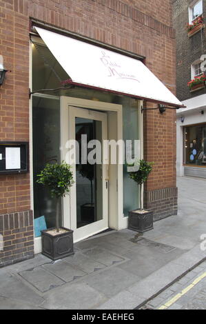 Tamara Ecclestone e il marito Jay Rutland Godetevi il pranzo insieme a La Petite Maison nel Mayfair offre: Tamara Ecclestone dove: Londra, Regno Unito quando: 11 Maggio 2014 Foto Stock