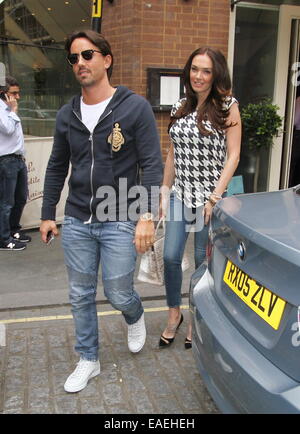 Tamara Ecclestone e il marito Jay Rutland Godetevi il pranzo insieme a La Petite Maison nel Mayfair offre: Tamara Ecclestone,Jay Rutland dove: Londra, Regno Unito quando: 11 Maggio 2014 Foto Stock