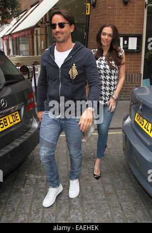 Tamara Ecclestone e il marito Jay Rutland Godetevi il pranzo insieme a La Petite Maison nel Mayfair offre: Tamara Ecclestone,Jay Rutland dove: Londra, Regno Unito quando: 11 Maggio 2014 Foto Stock