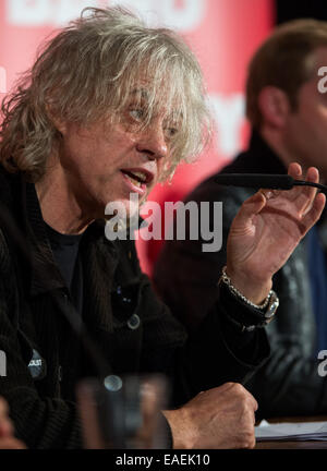 Berlino, Germania. Xiii Nov, 2014. Musicista Bob Geldof parla durign inizio #BandAid30 Germania a Berlino, Germania, 13 novembre 2014. Un canto di Natale sarà prodotta con più di 25 bande tedesco con il cento per cento della procedete andando per aiutare le persone infette con il virus di Ebola. Credito: dpa picture alliance/Alamy Live News Foto Stock