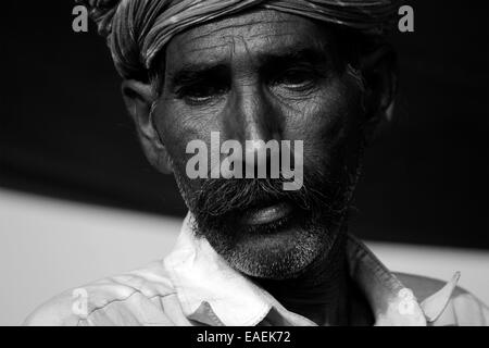 Annuale, Asia, camel fair, camel trader, dawn, orecchini, equo, India, maschio, uomo, mattina, baffi, ritratto, pushkar, rajasthan Foto Stock