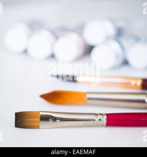 La verniciatura di materiali di consumo e vari tipi di spazzole. Foto Stock