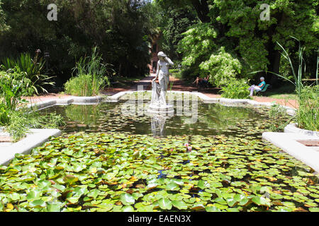 Statua ''la primavera'' all'interno del 'Jardin Botanico carlos thays''. Palermo, Buenos aires, Argentina. Foto Stock