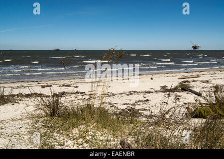 Vista della spiaggia e della Baia di Mobile da Fort Morgan in Alabama meridionale Foto Stock