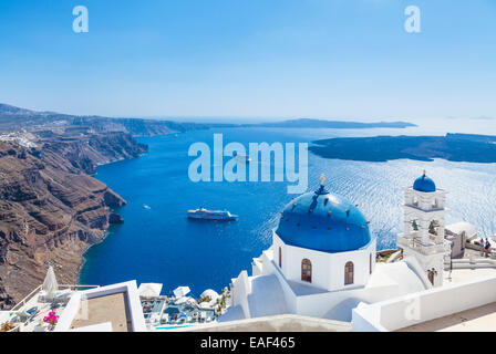 Anastasi Chiesa a Imerovigli e costa di Fira, Santorini, SANTORINI, CICLADI, isole greche, Grecia, Unione Europea, Europa Foto Stock