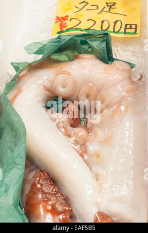 Il polpo in vendita presso il Mercato del Pesce di Tsukiji, Tokyo, Giappone Foto Stock