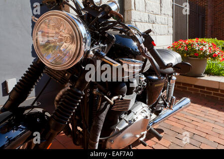 Parcheggiato Triumph Bonneville se motociclo - USA Foto Stock