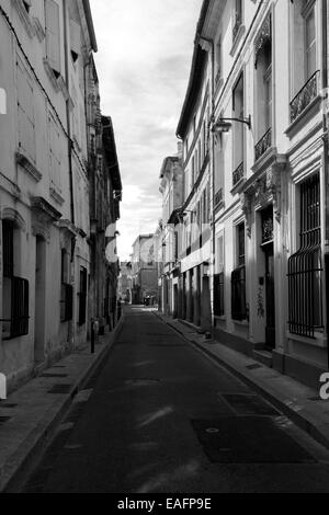 Avignon Street nella città vecchia, dipartimento di Vaucluse, Provence-Alpes-Côte d'Azur, in Francia Foto Stock