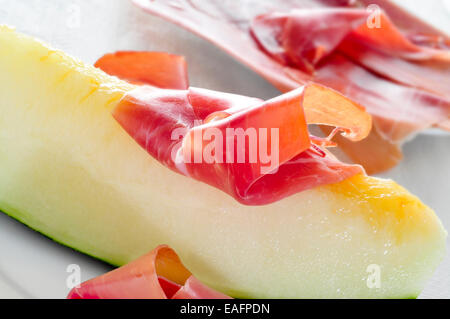 Melone spagnolo con prosciutto e melone con prosciutto Serrano, un piatto tipico in Spagna Foto Stock