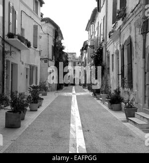 Street in Arles. Bouches-du-Rhône. La Francia. L'Europa. Foto Stock