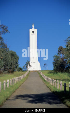 Australia, Victoria, Albury, il memoriale di guerra che si erge sopra la città. Foto Stock