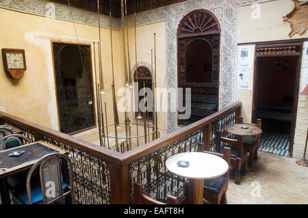 Cafe orologio Fes el Bali Marocco Foto Stock