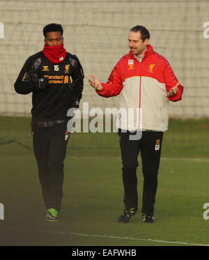 Il Liverpool football club in formazione presso la loro formazione Melwood massa. Steven Gerrard e Daniel Sturridge restituito alla pratica sessioni dopo dazi internazionali con squad dell'Inghilterra. Dotato di: Daniel Sturridge dove: Liverpool, Regno Unito quando: Foto Stock