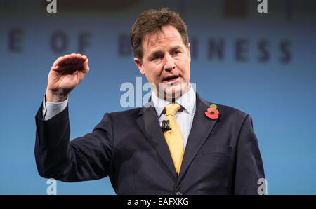 Vice Primo Ministro,Nick Clegg,parlando all'annuale conferenza CBI nella Grosvenor Hotel,Londra Foto Stock