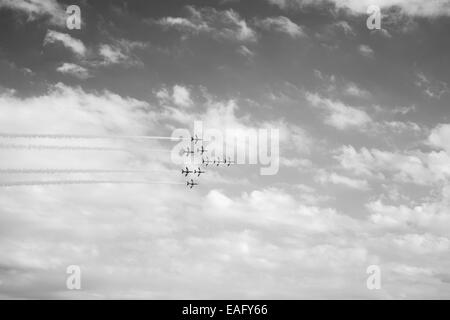 Le frecce rosse display di volo presso il Malta International Airshow 2014, Concorde formazione Foto Stock