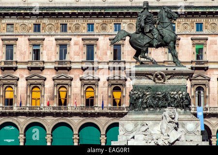 Il Monumento a Vittorio Emanuele II o di Vittorio Emanuele II in piazza del Duomo, Milano, Lombardia, Italia Foto Stock