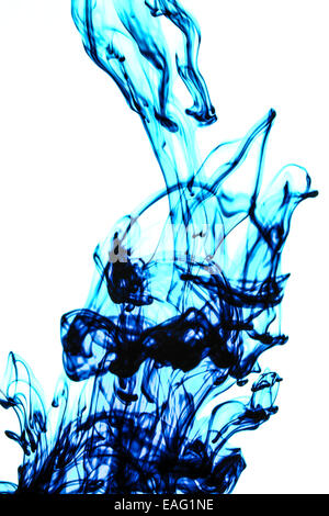 Blue colorante colorato in acqua Foto Stock