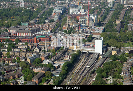 Vista aerea di Ealing Broadway e a centro città, London W5, Regno Unito Foto Stock