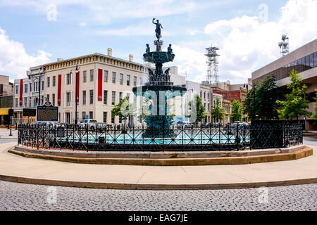 Court Square fontana all'intersezione di Dexter e il commercio nel centro di Montgomery in Alabama Foto Stock