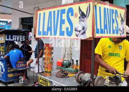 Chiavi duplicate - Mercato di Tumbes. Dipartimento di Tumbes .PERÙ Foto Stock