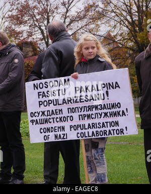 Popolo civile votano contro il nazismo in Ucraina Foto Stock