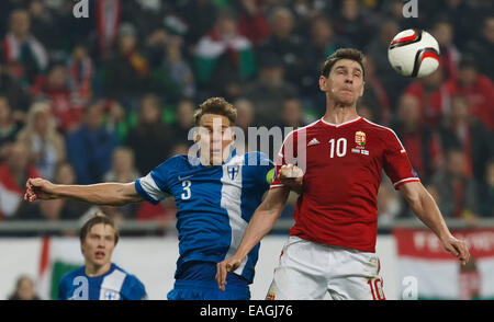 Budapest, Ungheria. 14 Novembre, 2014. Aria da battaglia tra Hunagrian Zoltan Gera (r) e il finlandese Niklas Moisander durante l'Ungheria vs. Finlandia UEFA EURO 2016 qualifier partita di calcio in Groupama Arena il 14 novembre 2014 a Budapest, Ungheria. Credito: Laszlo Szirtesi/Alamy Live News Foto Stock