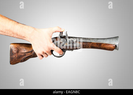 Un vecchio blunderbuss isolate su uno sfondo bianco Foto Stock