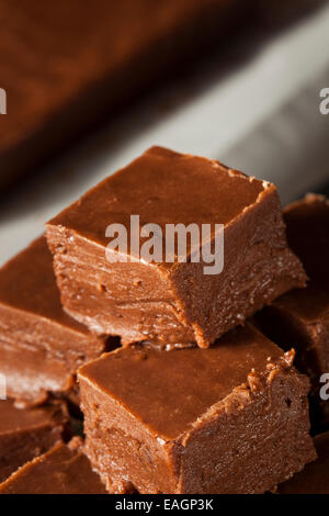 In casa Dark Chocolate Fudge pronto a mangiare Foto Stock