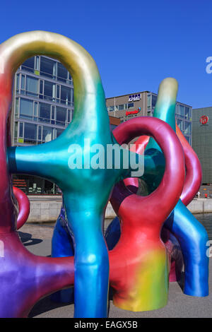 Spectral Self contenitore scultura di Math Kallioinen, Porto Interno, Malmo, Svezia Foto Stock