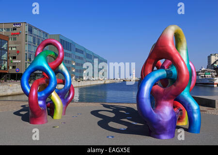 Spectral Self contenitore scultura di Math Kallioinen, Porto Interno, Malmo, Svezia Foto Stock