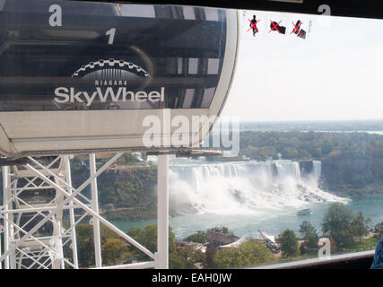 American Falls, Niagara Falls visto da Niagara SkyWheel o ruota panoramica Ferris, Ontario, Canada Foto Stock